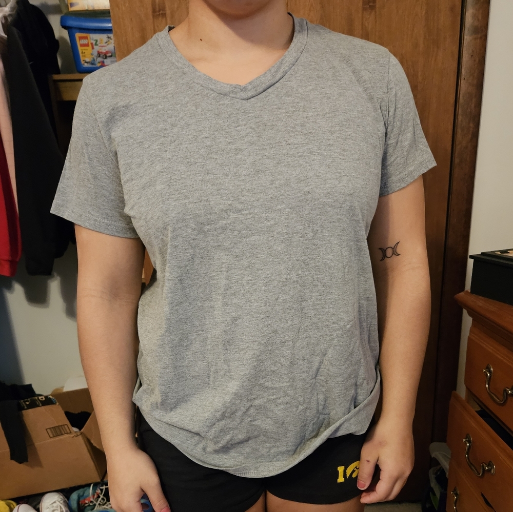 grey comfy t-shirt v-neck women's xl